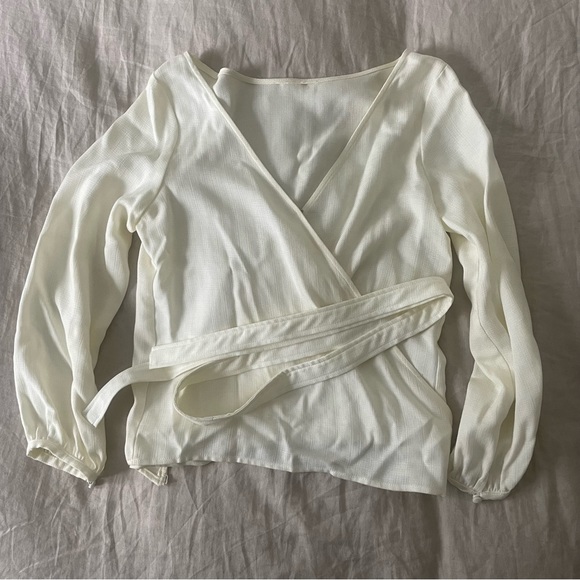 VETTA The Gathered Sleeve Wrap Top Textured stencil Ivory Medium - Picture 5 of 11